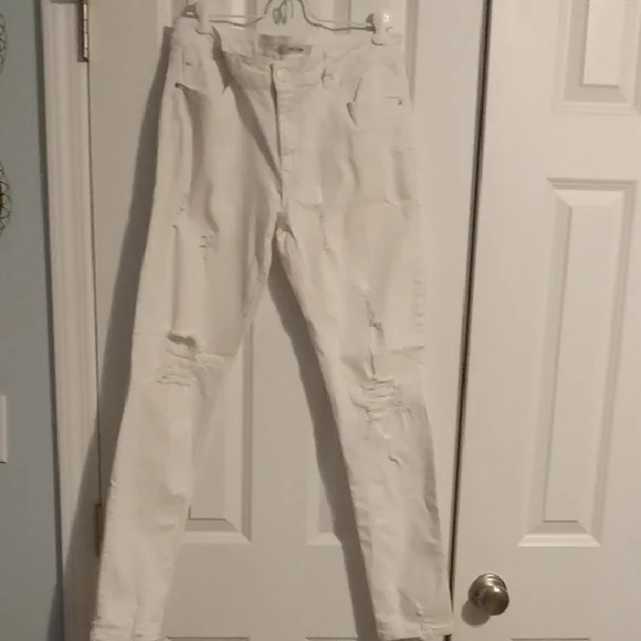 Refuge Crisp White Skinny Jeans - Picture 2 of 7